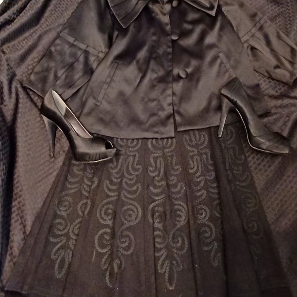 Black satin vintage Attention cropped jacket small - Picture 7 of 7